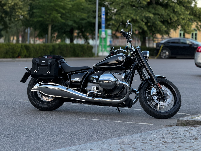 My black BMW R18